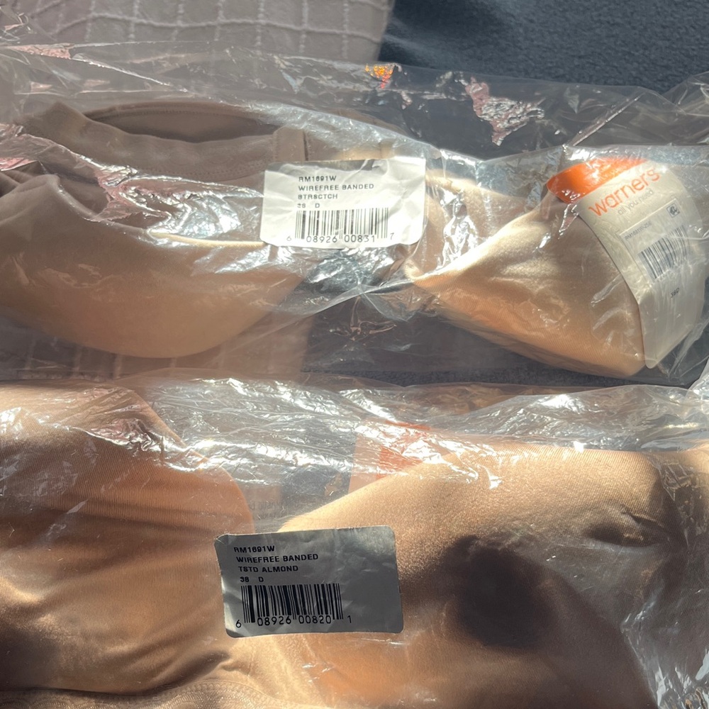 Warner's wire free Bras NWT - Picture 5 of 6